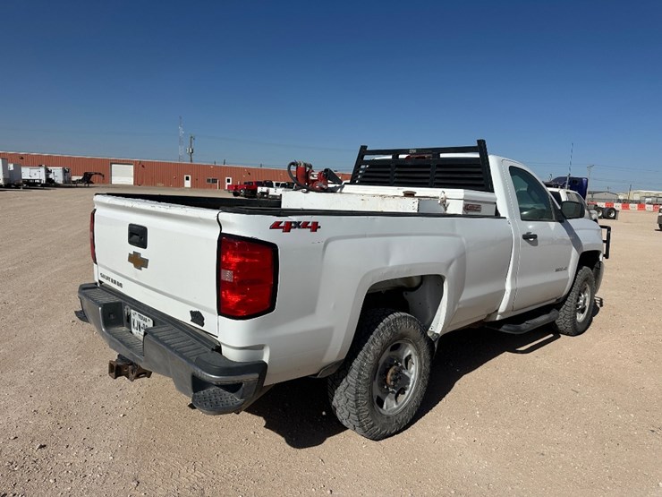 2018-chevrolet-silverado-2500hd-image-5