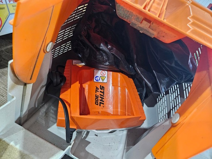 #652-•-stihl-rma-370-battery-powered-lawn-mower-image-13