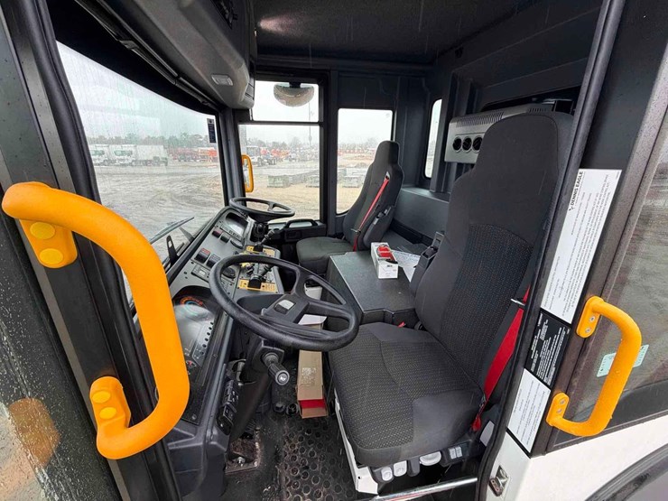 2025-dennis-eagle-proview-image-18