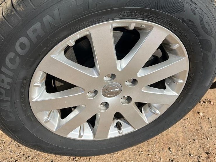 2016-chrysler-town-&-country-image-8