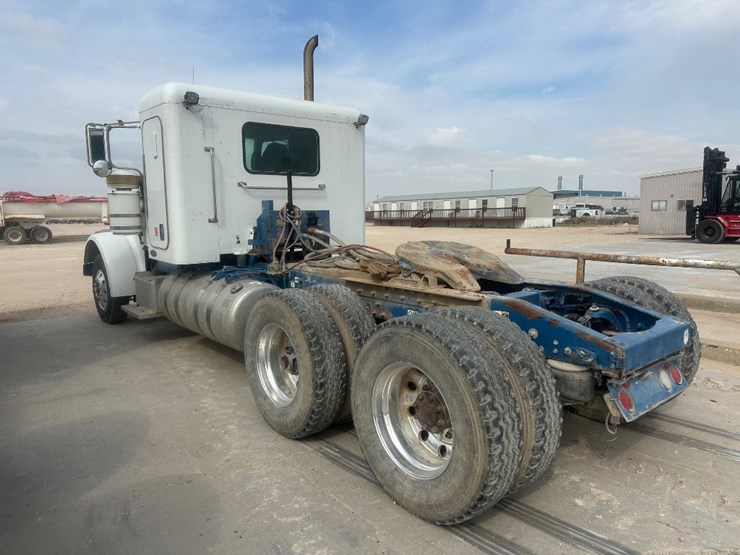 2011-peterbilt-367-image-6