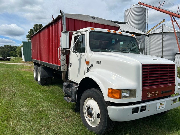 1995-case-ih-4900-image-2