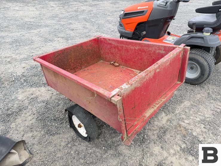 42"-lawn-dump-cart-image-2