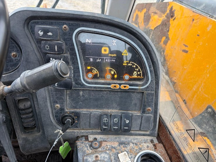 2017-jcb-525-60-image-14