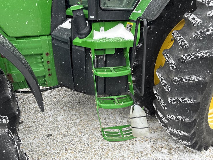 2011-john-deere-8335r-image-27