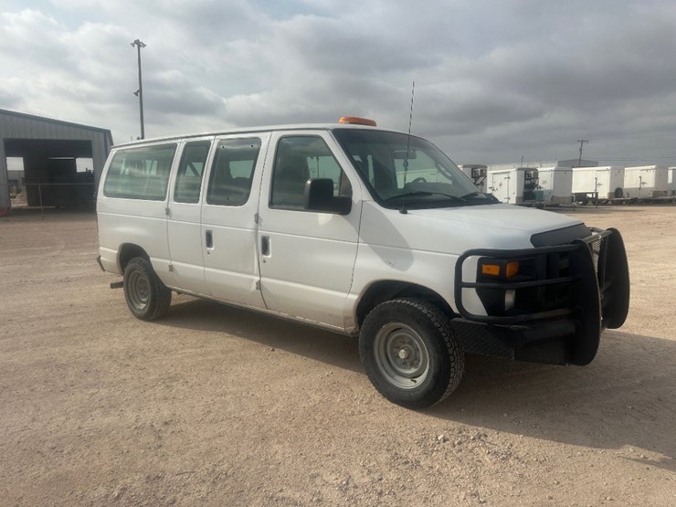 2014-ford-e350-image-3