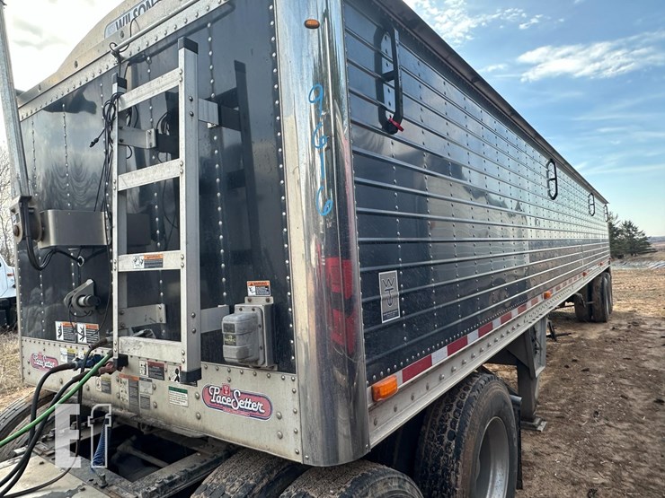 2015-wilson-grain-trailer-image-1