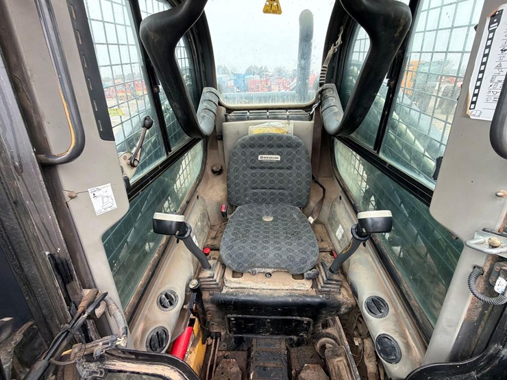 2019-new-holland-c237-image-19