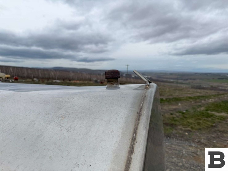 chemigation-trailer-w/-custom-applicator-image-16