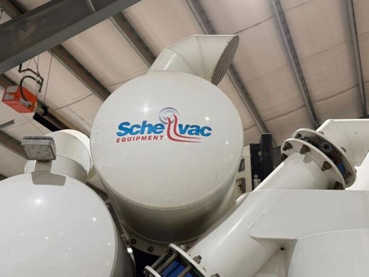 2017-peterbilt-567-image-33