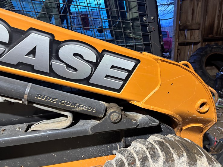 2012-case-sv300-image-10