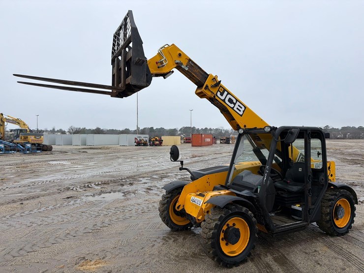 2016-jcb-525-60-image-3