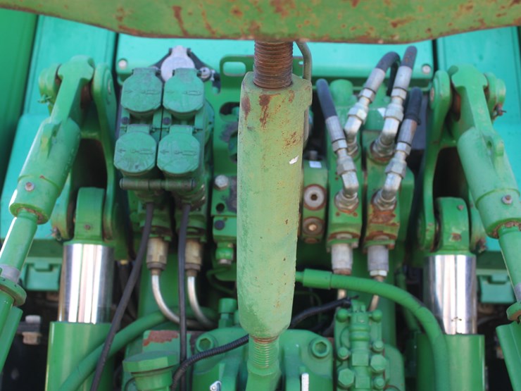 2004-john-deere-7320-image-43