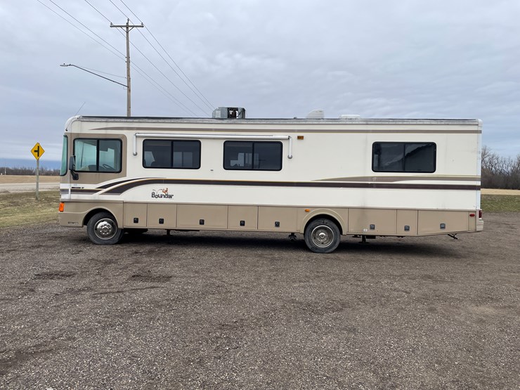 #2026-•-1999-ford-fleetwood-bounder-32h-rv-(has-wi-title)-image-8