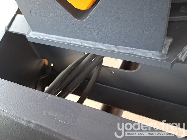 benford-6-ton-swivel-skip-dumper,-roll-bar-image-10