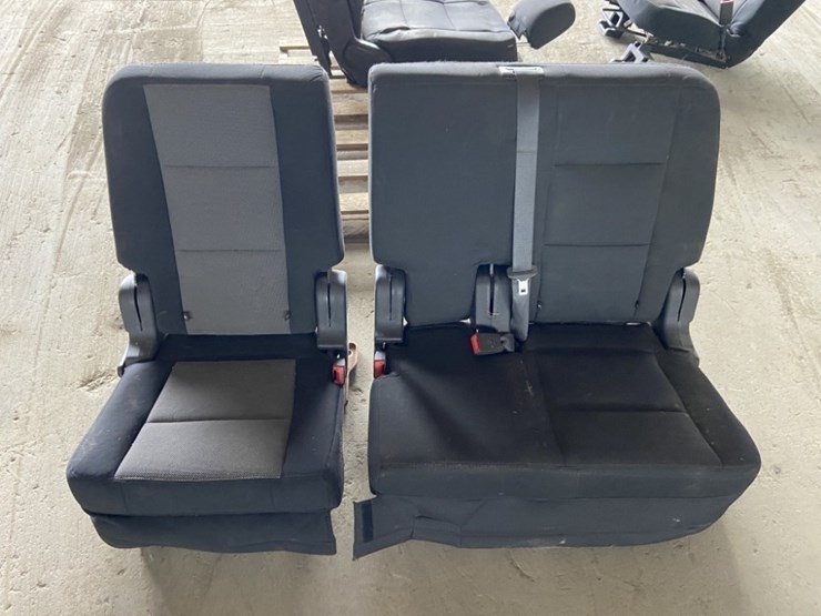 2015-ford-explorer-image-11