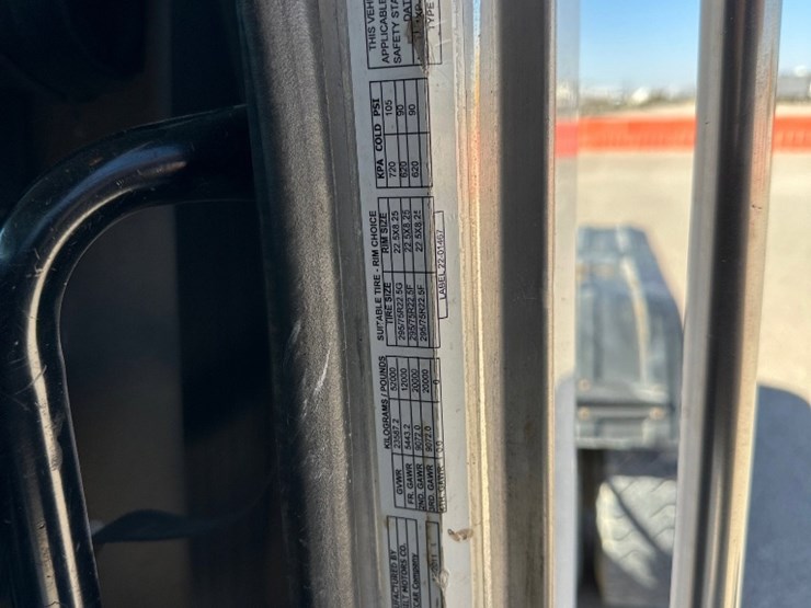 2012-peterbilt-386-image-13