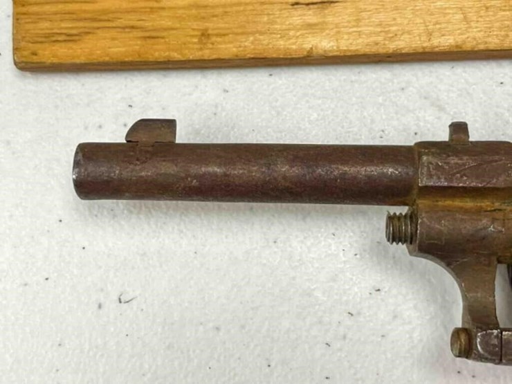 vintage-revolver-image-2