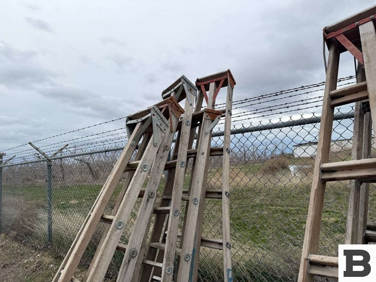 7'-wooden-orchard-ladders-image-5