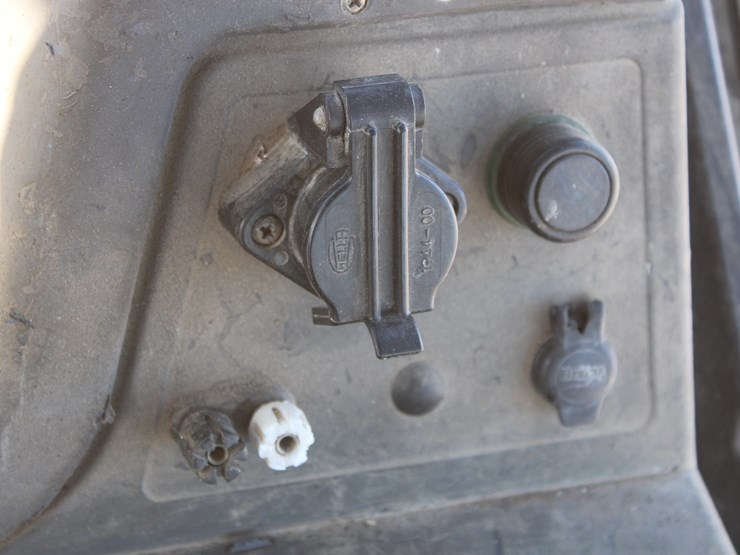 new-holland-tm125-image-69