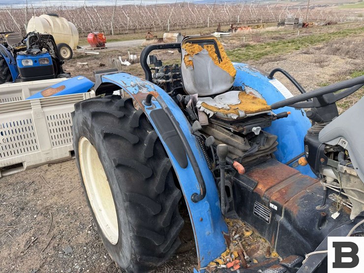 new-holland-tn75vas-tractor---parts-image-16