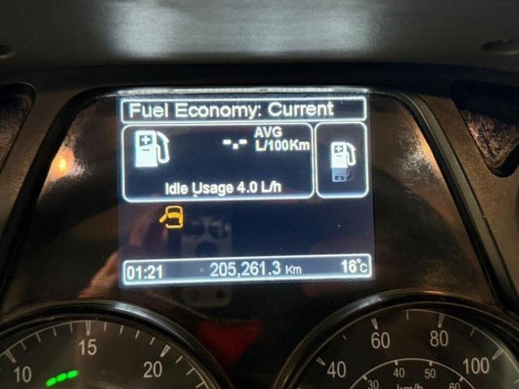 2017-peterbilt-567-image-14