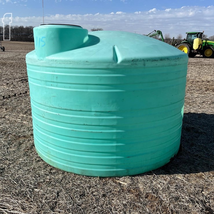 1500 GALLON POLY TANK