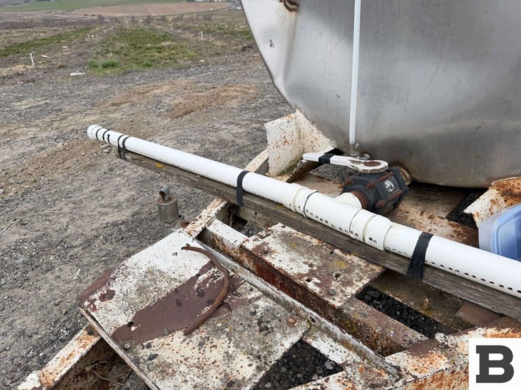 chemigation-trailer-w/-custom-applicator-image-12