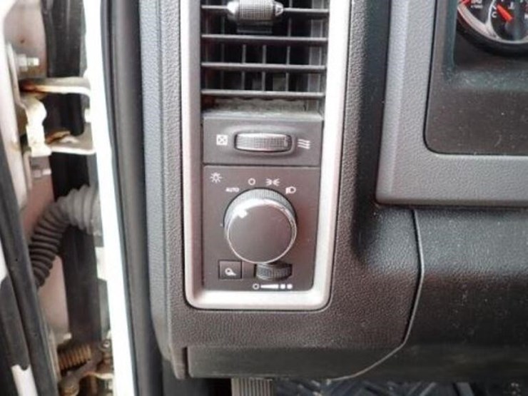 2013-dodge-ram-1500-image-16