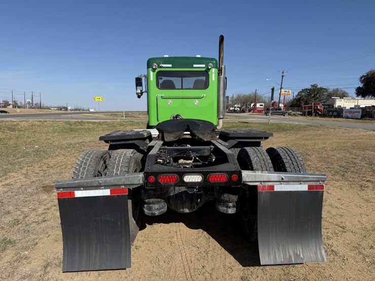 2021-peterbilt-367-image-6