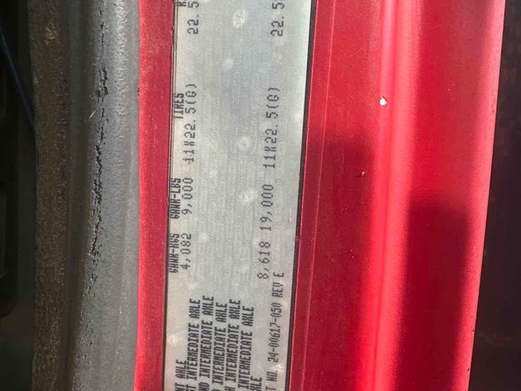 2000-freightliner-fl70-image-31