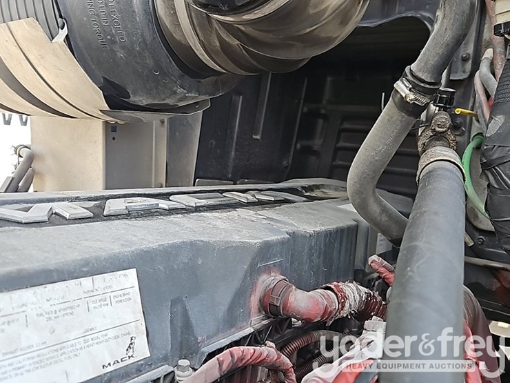 2021-mack-mack-anthem-t64-6x4-truck-tractor,-day-cab,-mp-7-425hp-diesel-engine,-automatic-m-drive-transmission-image-26