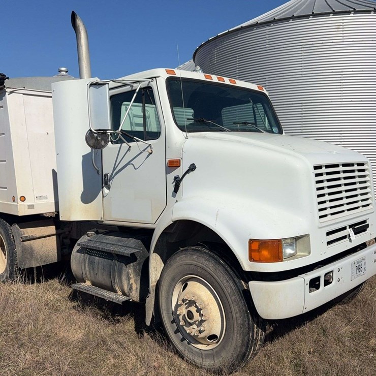 1993 INTERNATIONAL 8100