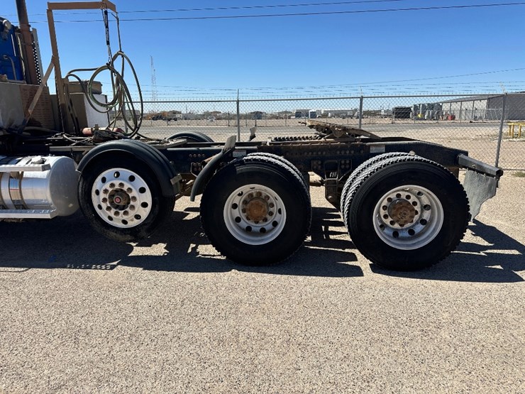 2020-western-star-4900-image-8