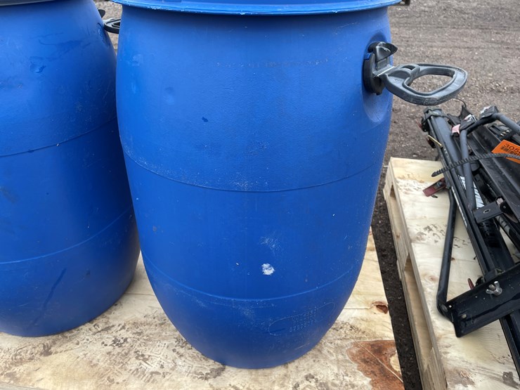 #3055-•-(3)-poly-barrels-image-3