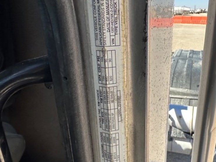 2012-peterbilt-386-image-16