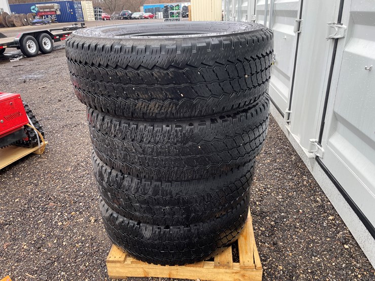 #3102-•-(4)-bridgestone-dueler-truck-tires-image-1
