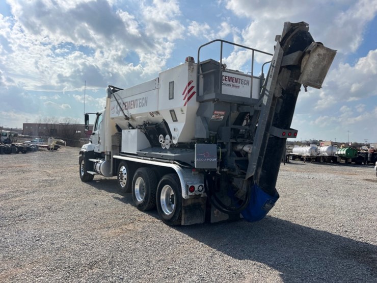 2020-freightliner-114sd-image-7