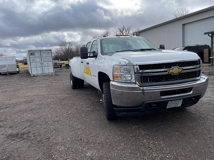 2012-chevrolet-3500-image-3