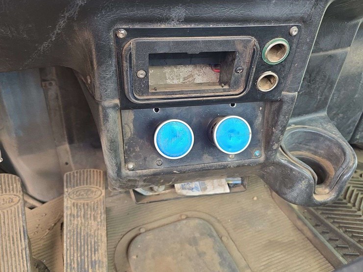 2005-peterbilt-378-image-14