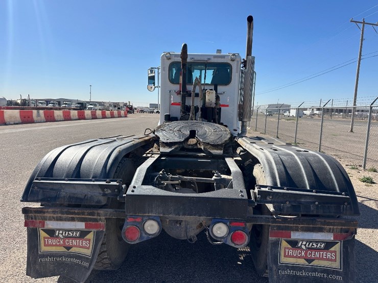 2012-peterbilt-386-image-7