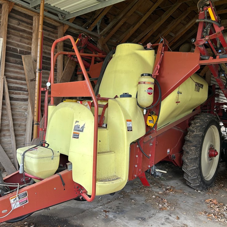 Hardi 1100 gallon sprayer