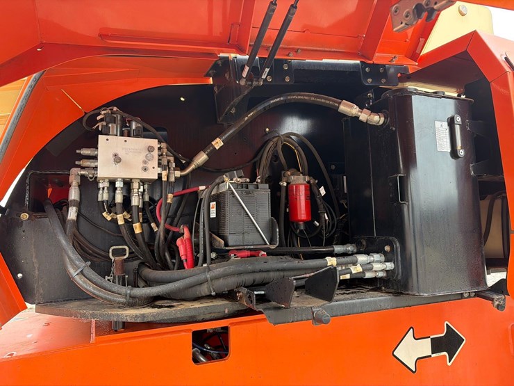 2016-jlg-800s-image-17