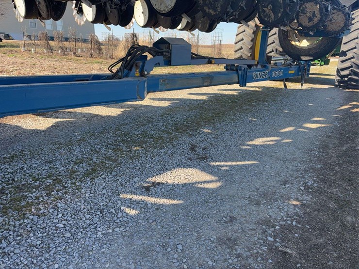 2009-kinze-3600-image-10