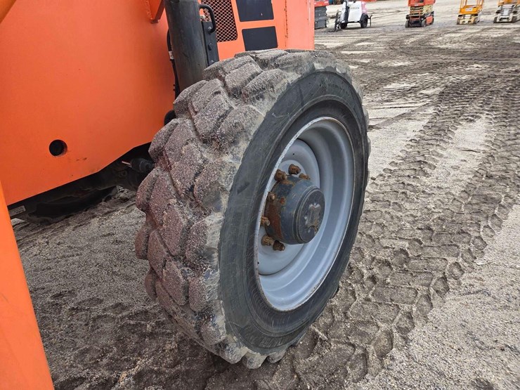 2016-sky-trak-8042-image-10