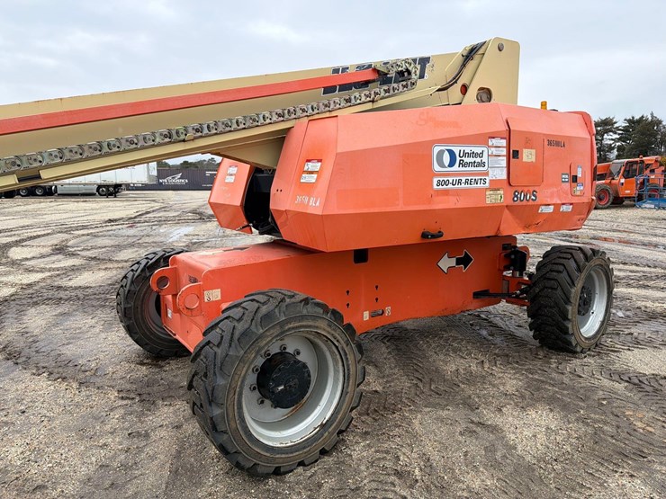 2016-jlg-800s-image-2