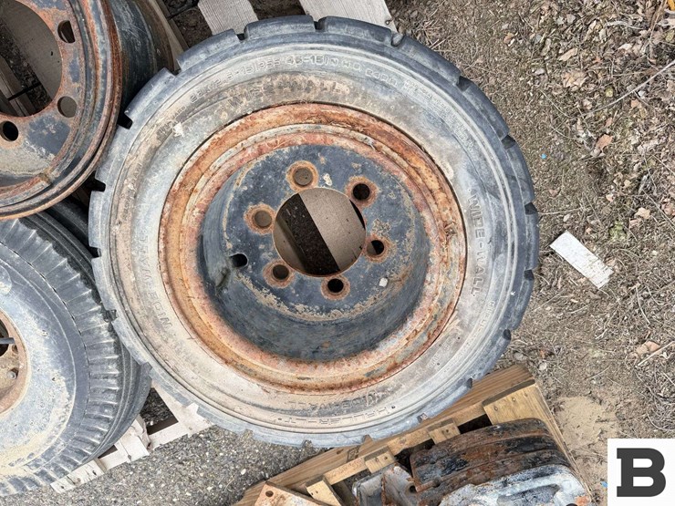 american-farmer-9.00-10sl-tire-and-rim,-28x12.5-15-tire-and-rim,-18"-forklift-rim-image-6