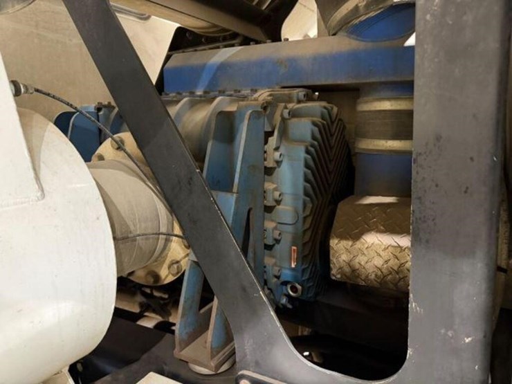 2017-peterbilt-567-image-34