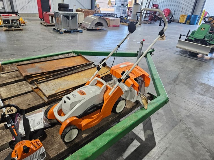 #652-•-stihl-rma-370-battery-powered-lawn-mower-image-1