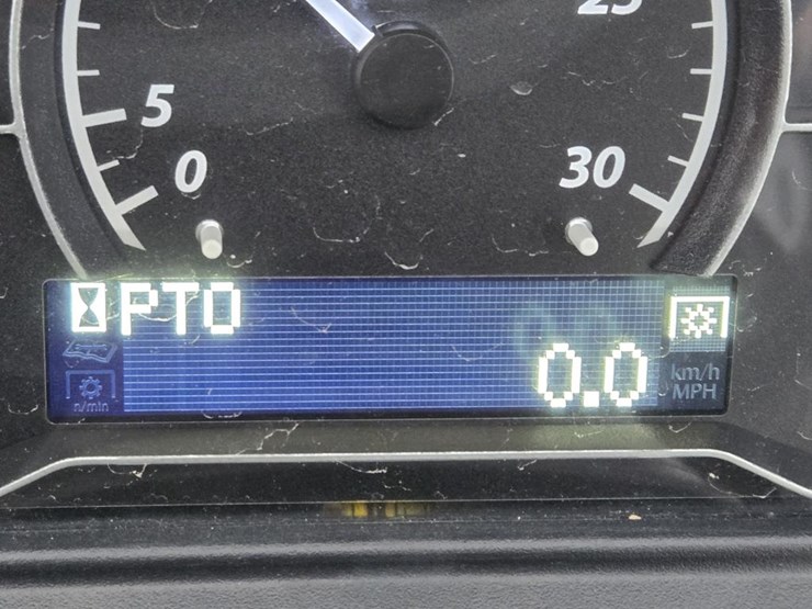 2025-john-deere-2038r-image-21